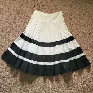 NWT Nine West White & Black Full Skirt
